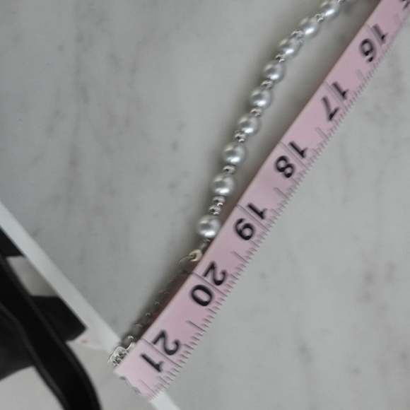 Faux silver and gray pearl necklace with matching earrings - Picture 3 of 3